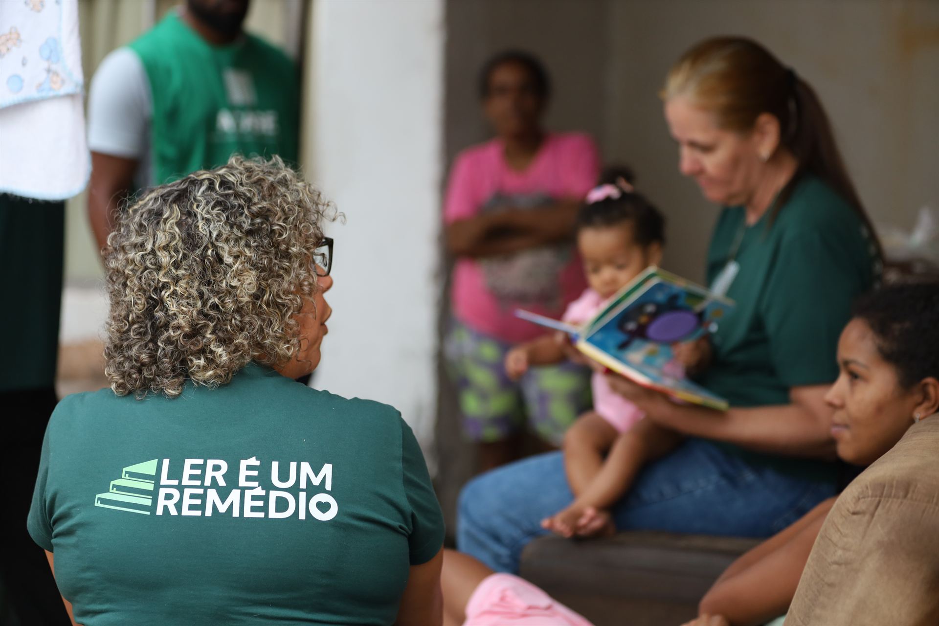Ler é um remédio: Distribuição de livros cristãos no hospital, com kits de leitura para as crianças, para gerar conforto num cenário de dor, medo e tristeza.